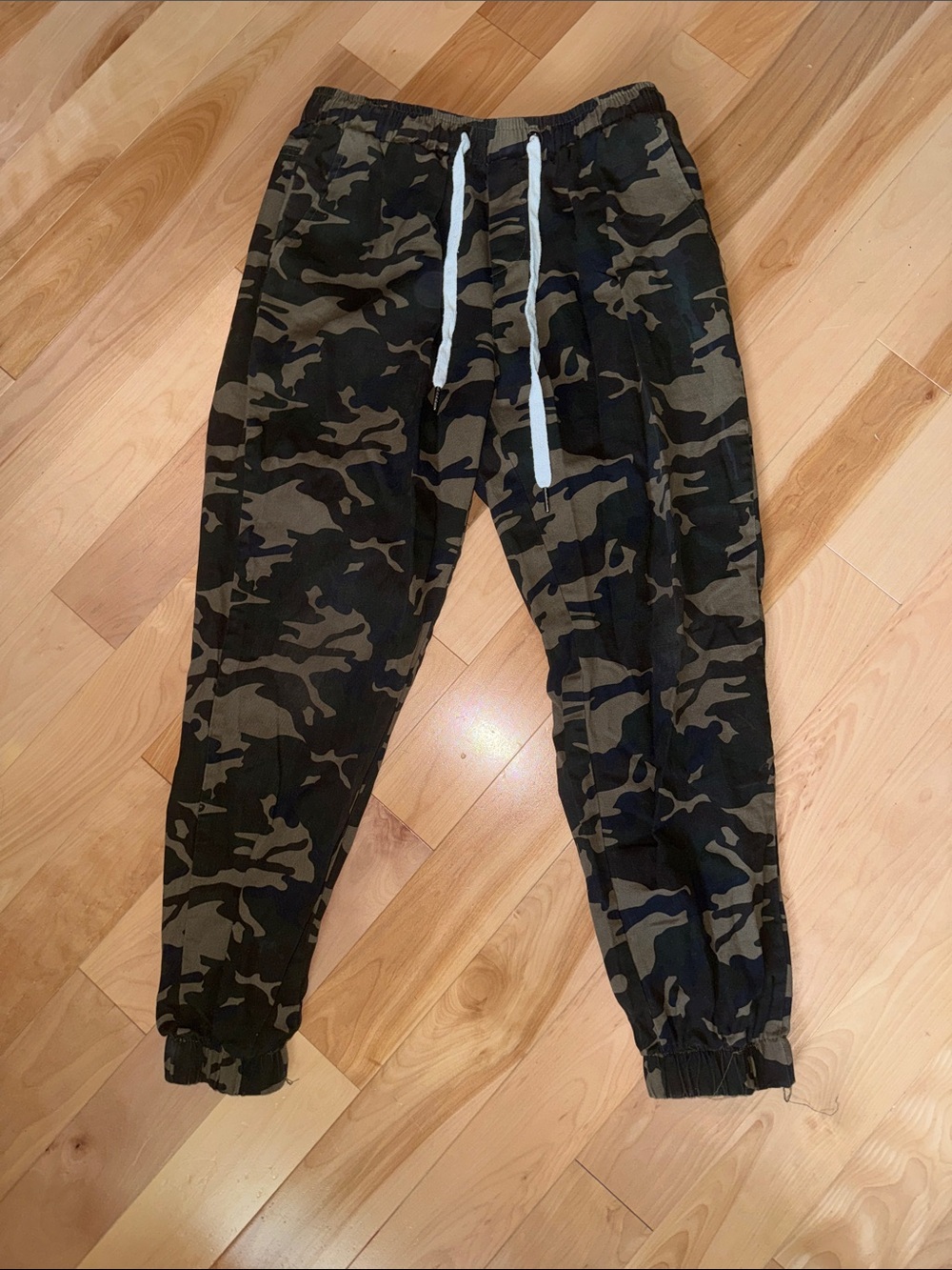 Unisex camo jogger small EUC